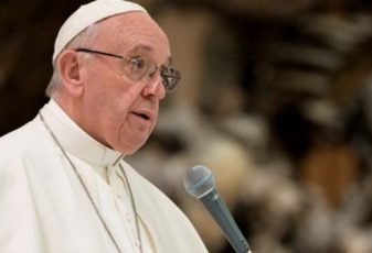 Papa: "A corrupção deve ser combatida com força"