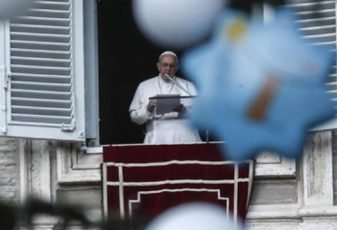 Papa: abrir caminhos de esperança no deserto dos corações áridos