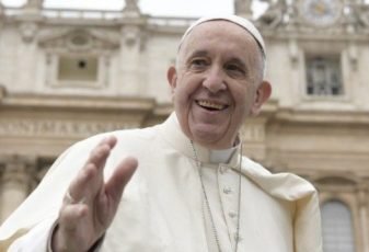 Papa Francisco: o Batismo "cristifica" o fiel