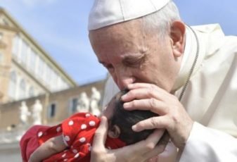 Papa: a Crisma é a marca indelével que nos une a Cristo