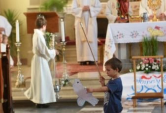 Carta aos pais que não desistiram de levar seus filhos bagunceiros à Missa