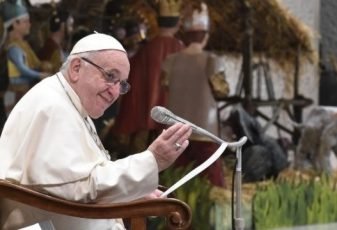 Papa: Natal, revanche da humildade sobre a arrogância