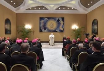 Papa: não basta mudar os livros litúrgicos para melhorar a qualidade da liturgia