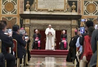 Papa: a Bíblia é a melhor vacina contra o fechamento da Igreja